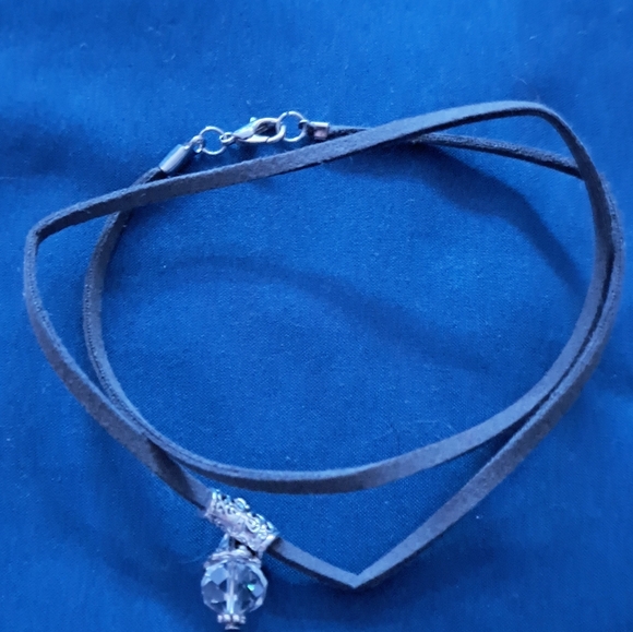 Elegant Silver Pendant Necklace - Picture 2 of 8